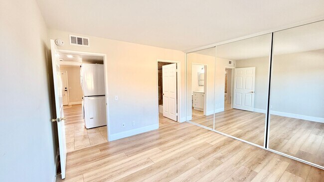 Building Photo - Lovely Downstairs, Entry-Level, End Unit Condo in the Private Diamante HOA Community of Bonsall, ...
