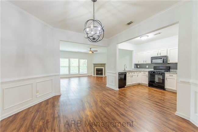 Building Photo - 4922 Sherwood Way