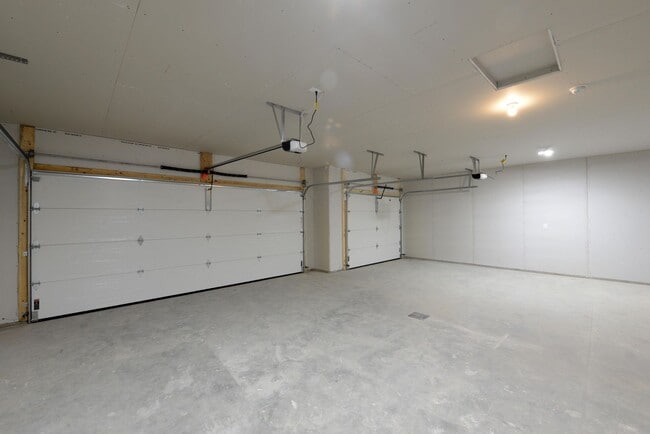 Building Photo - 1223 Jill Dr W