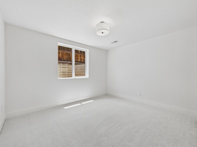 Building Photo - 1370-1372 Zenobia St.