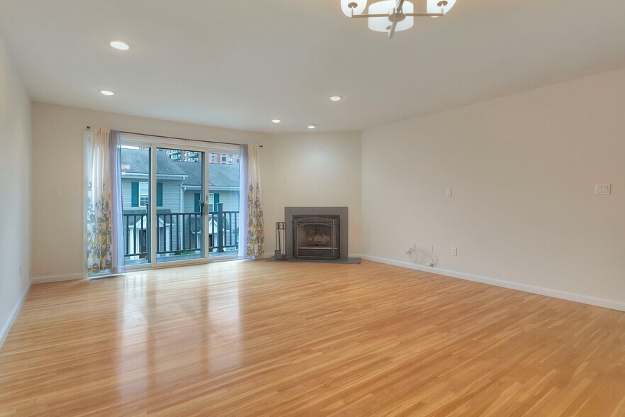 Building Photo - 124 Panorama Dr