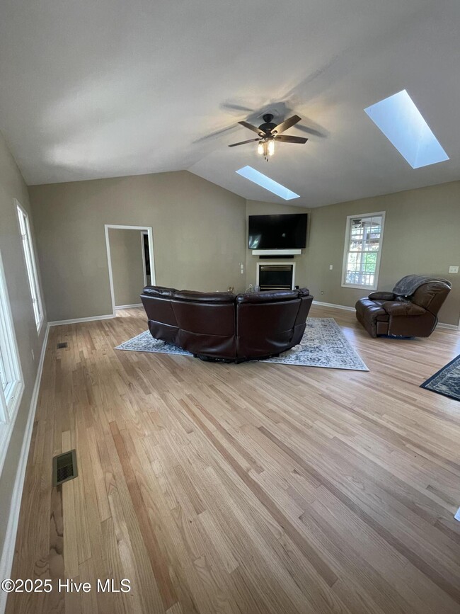 Building Photo - 358 Yadkin Run Ln