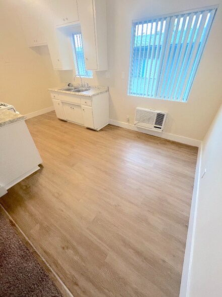 Building Photo - 638 Silverwood Ave