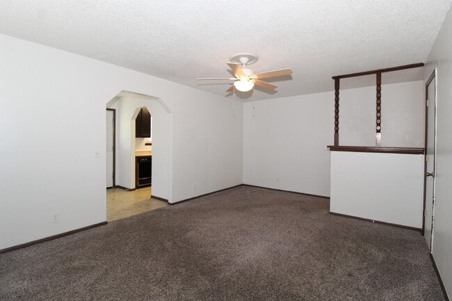 Building Photo - 1908 Sycamore Pl