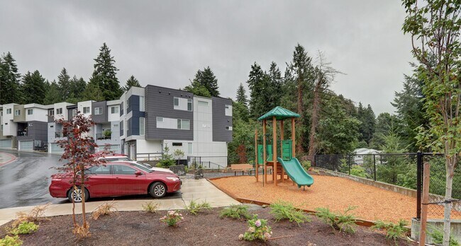 Building Photo - Beautiful and Spacious 4bd/4ba Townhome Av...