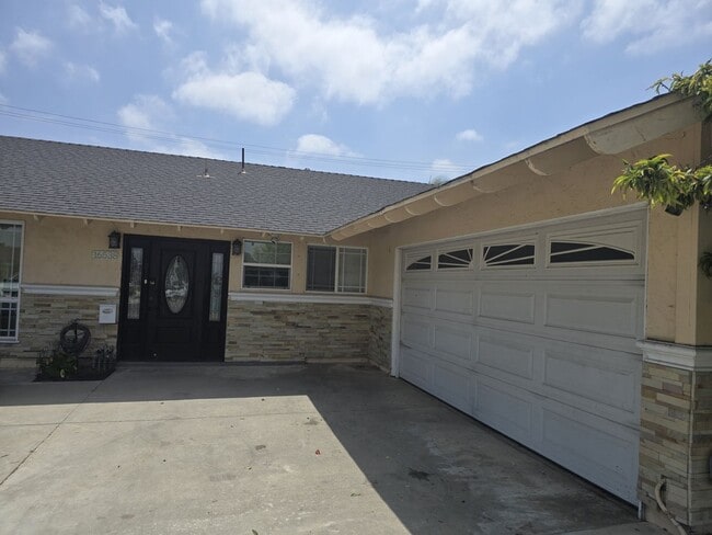 Building Photo - Comfortable 4-Bedroom Home in Peaceful Fou...