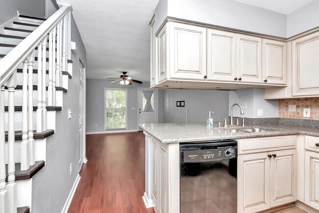 Building Photo - South Tampa 2 Bedroom w/ Office 2 Bathroom Townhome