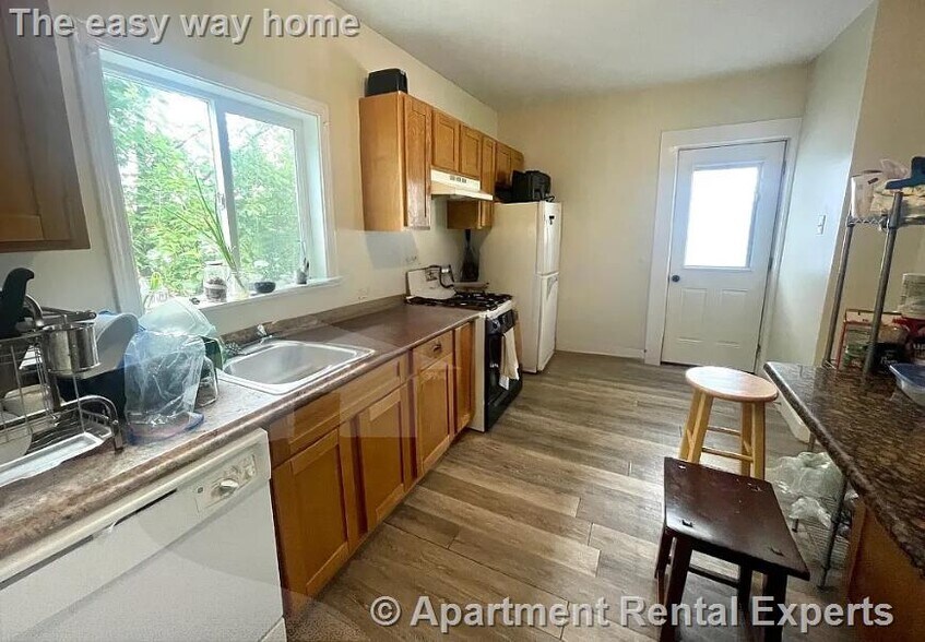 Building Photo - 123 Winthrop St