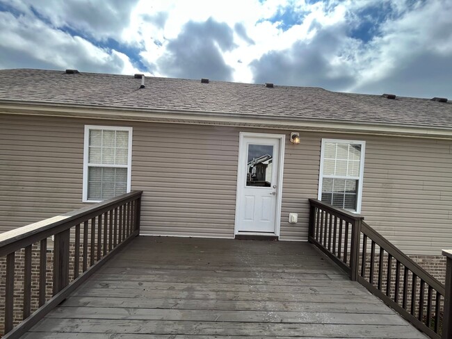 Building Photo - Charming 3 Bed / 2 Bath Ranch-Style Home o...