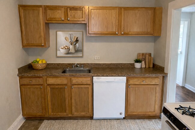 Building Photo - 362 Oldham Ave