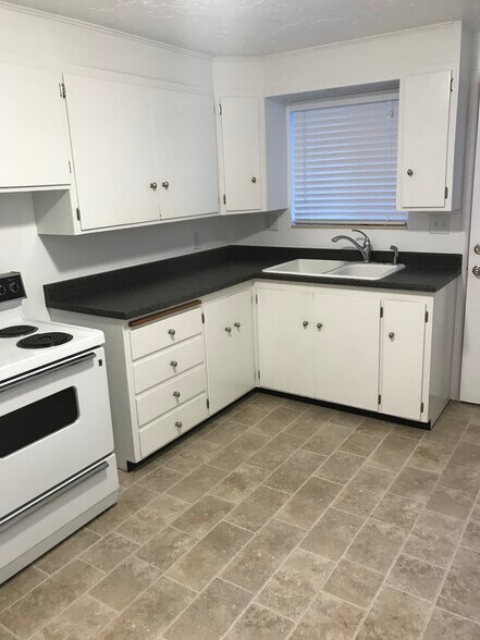 Building Photo - 38 W 1500 S