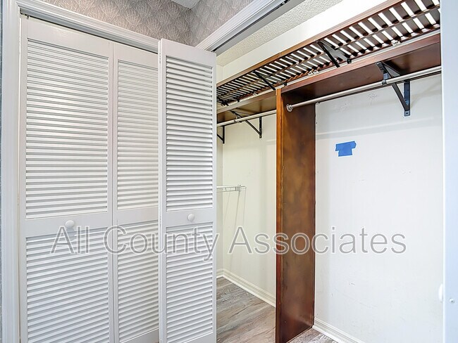 Building Photo - 1007 S Pointe Alexis Dr