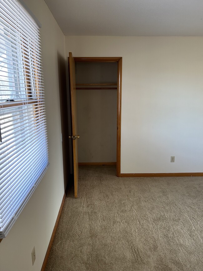 Building Photo - 821 S Pasfield St