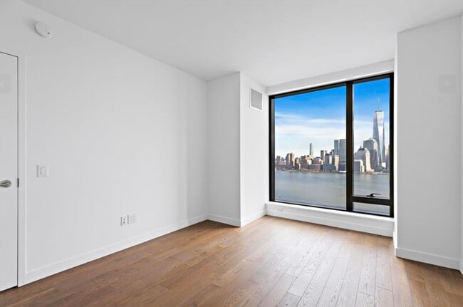 Building Photo - 99 Hudson St