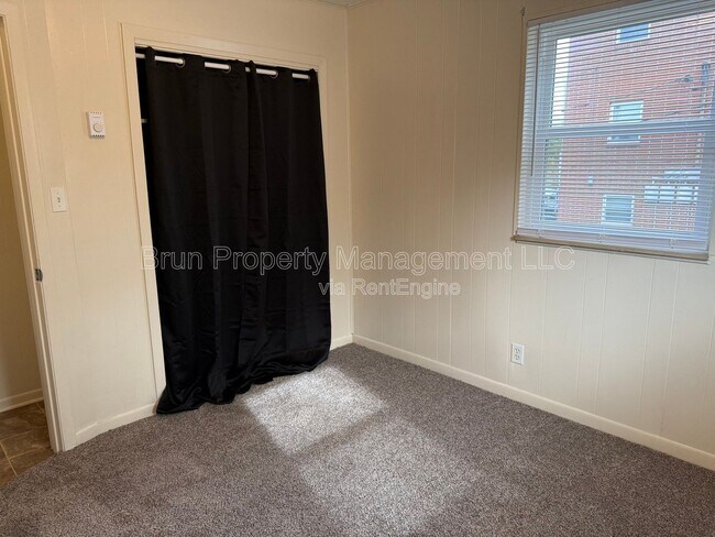 Building Photo - 1420 McArthur Rd