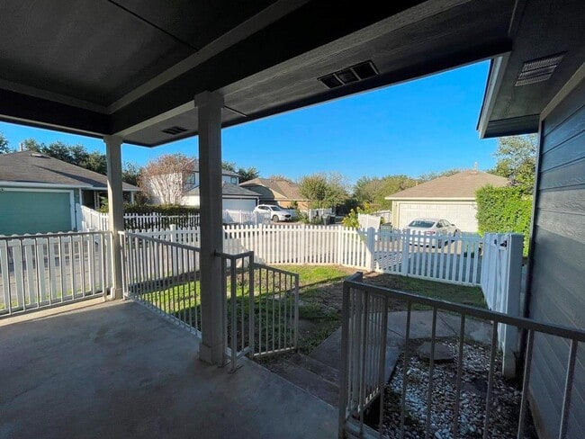 Building Photo - 162 Dressen