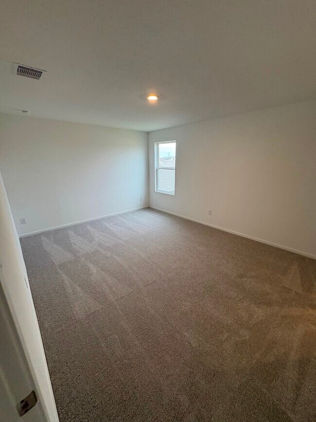 Building Photo - 9006 Cape Birdland Dr