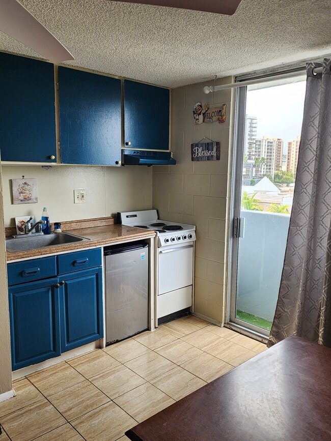 Building Photo - 824 Kinau St
