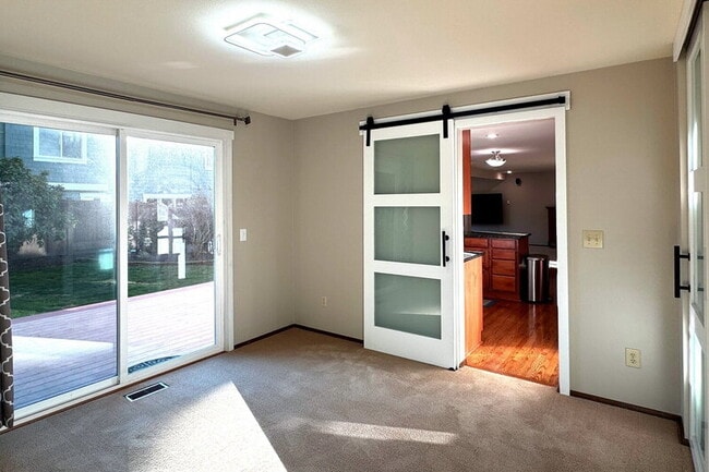 Building Photo - 12941 NE 71st St