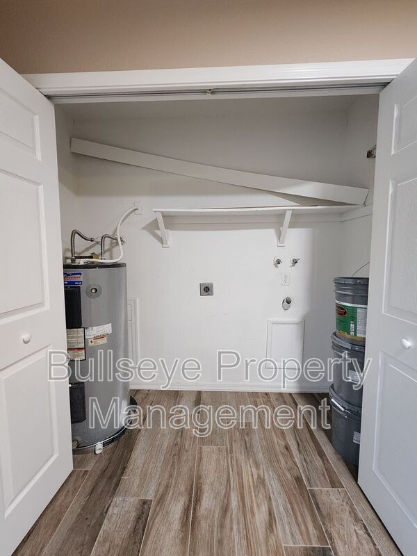 Building Photo - 143 S Doran