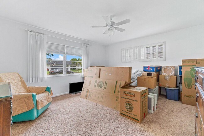 Building Photo - 1350 SW 13th Pl