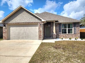 Building Photo - Discover Fine Living in this Captivating 3 Bed/2 Bath Home!