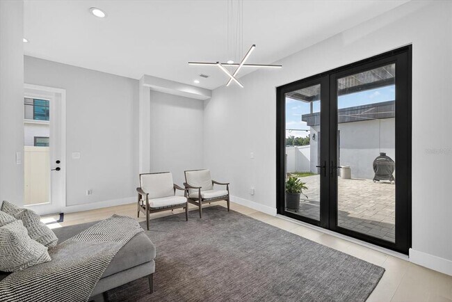 Building Photo - 423 W Amelia Ave