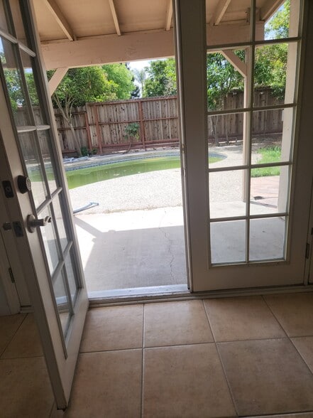 Building Photo - 2156 Cheyenne Way