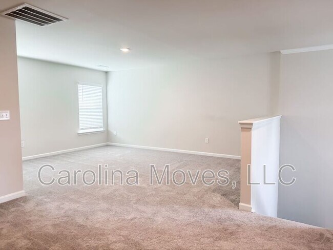 Building Photo - 19 Fennec Dr