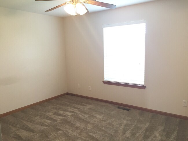 Building Photo - 260 W 44th St