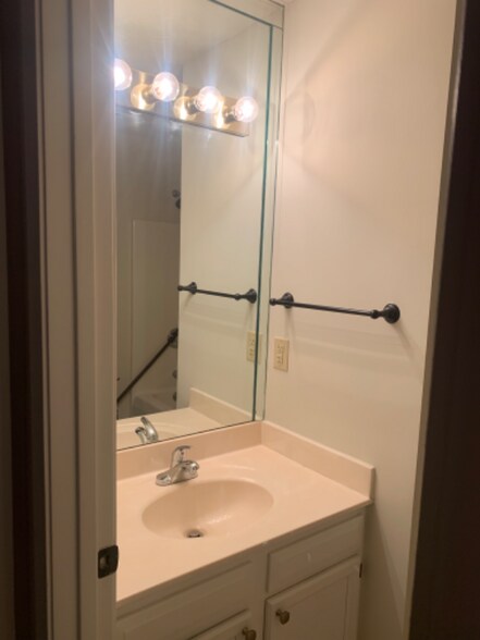 Building Photo - 3737 White Pine Dr