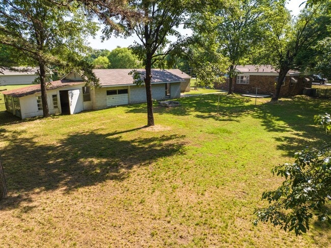Building Photo - Freshly Updated 3 Bedroom Home