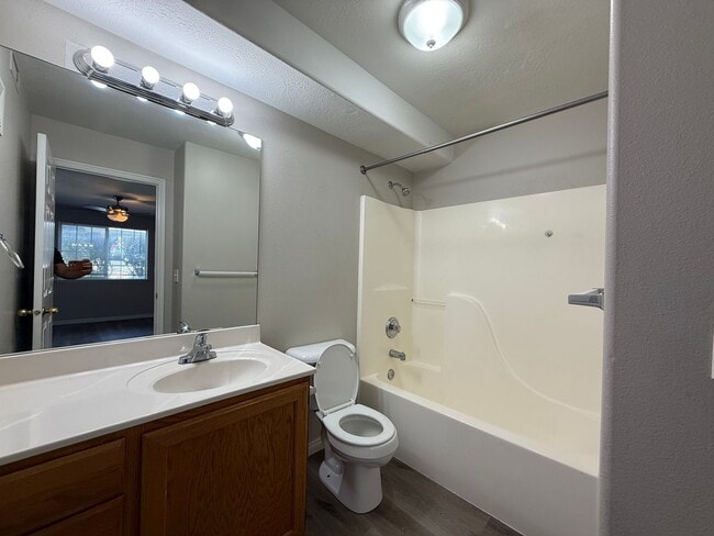 Building Photo - Spacious 3-Bedroom Condo in Orem!