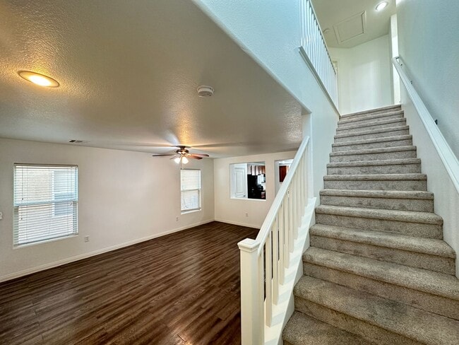 Building Photo - Blue Diamond Springs- & 5B