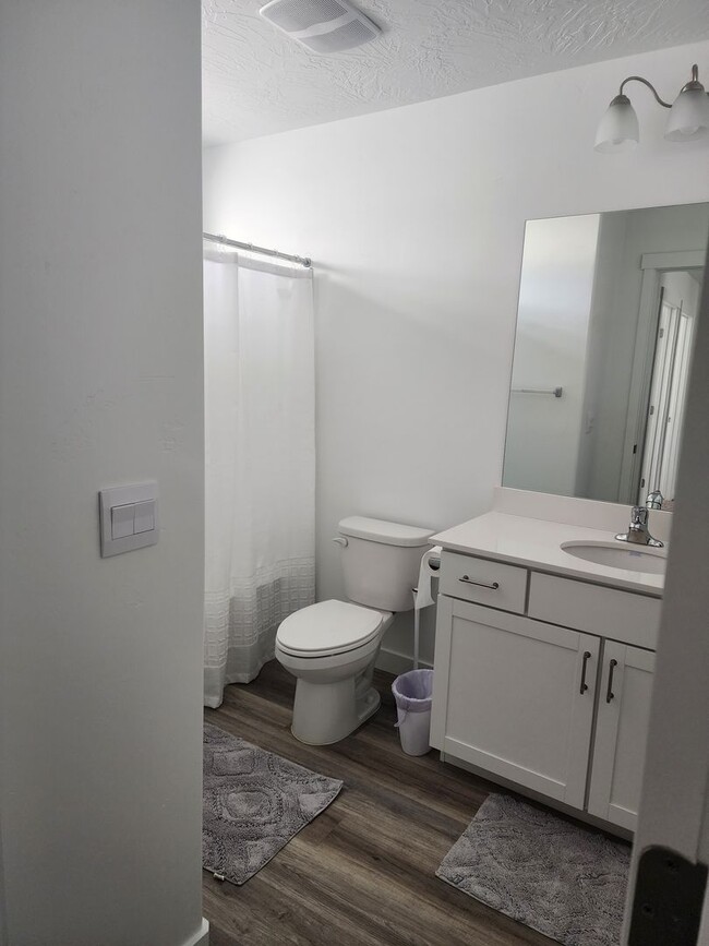 Building Photo - Northfield Townhome for Rent $1880 mo.