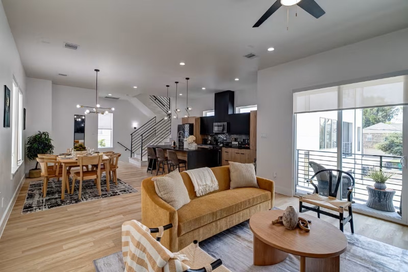 Building Photo - 3008 Delano St