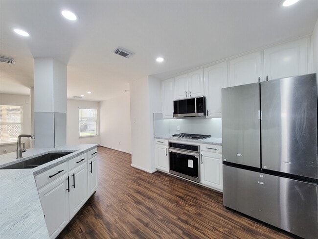 Building Photo - 21123 Amber Crossing Dr