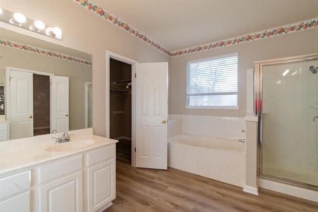 Building Photo - 8421 Cahill Dr