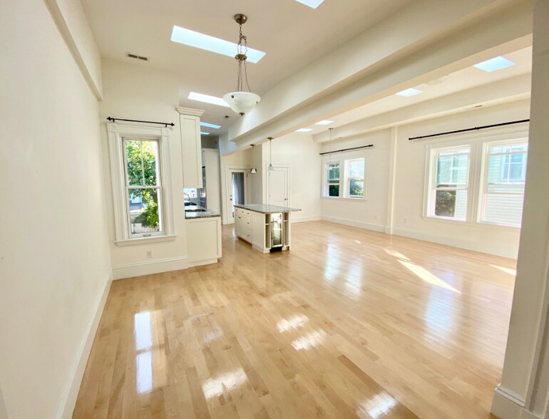 Primary Photo - 24 Hall St