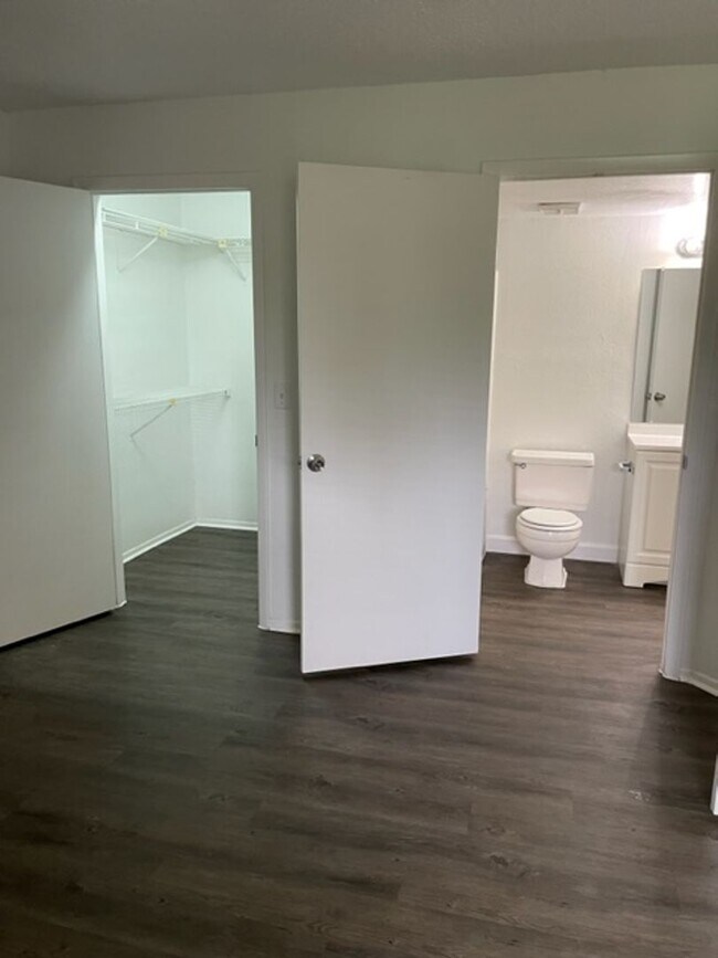Building Photo - Renovated Two bedroom Two bath condo