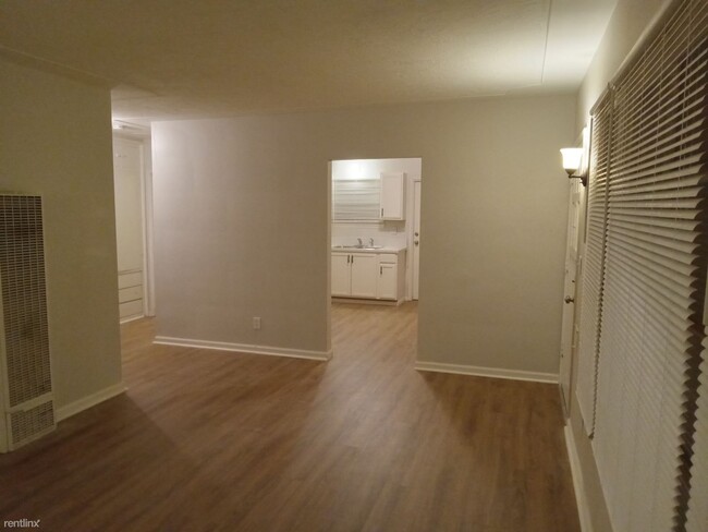 Building Photo - 2 br, 1 bath Triplex - 2352 Mission Inn Av...