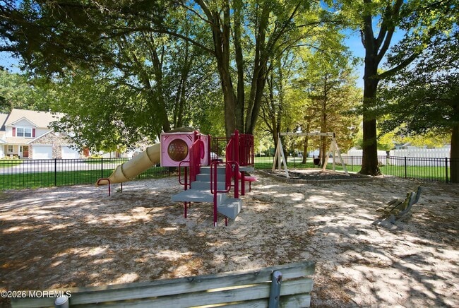 Building Photo - 702 Carnation Dr