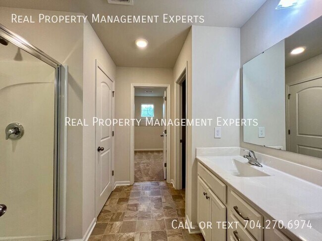Building Photo - 3031 Blf Hl Ln