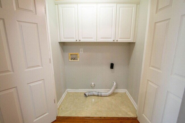 Building Photo - 157 Hayesbury Ct