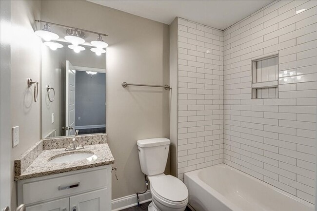 Building Photo - Charming 1920 renovated home!