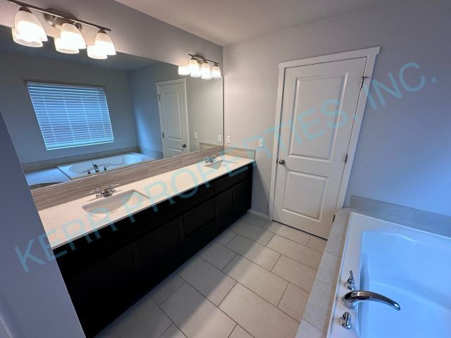 Building Photo - Charming 3-Bedroom Haven in Happy Valley - 1814 Sq Ft of Comfort!