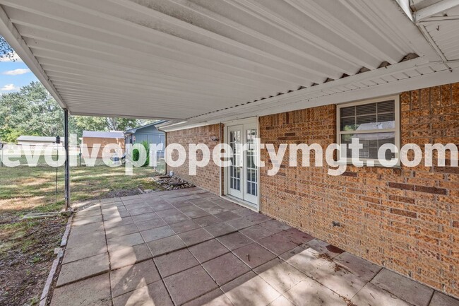 Building Photo - Charming Collierville home in PRIME location!