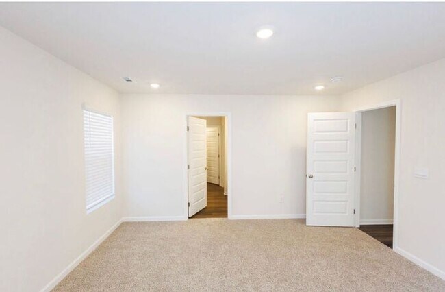 Building Photo - MOVE IN SPECIAL-Beautiful home available for rent