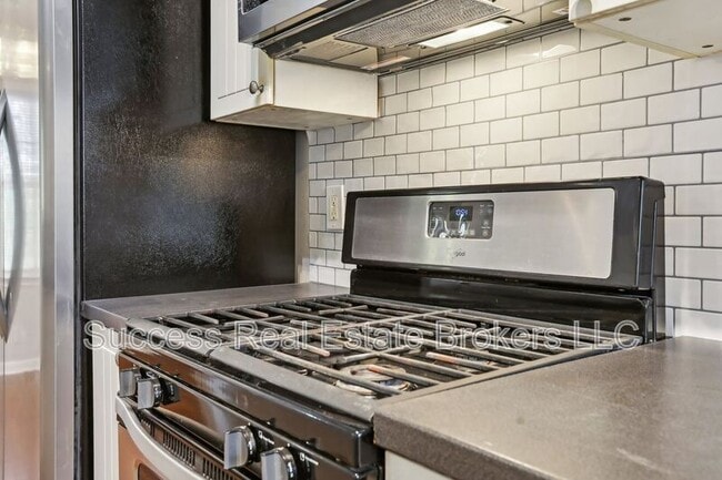 Building Photo - 1840 Camellia Dr