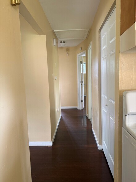 Building Photo - 7727 Paddington Dr